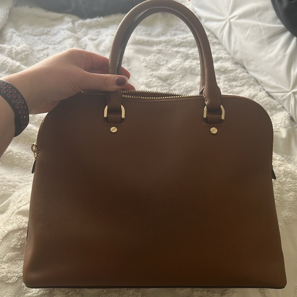 ‼️Last Chance: Donating
Michael Kors Tan Shoulder Bag - Picture 8 of 16